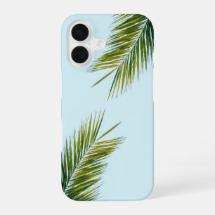 Tropisch groene palmblad op lichtblauw iPhone 16 hoesje