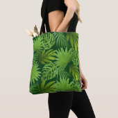 Tropisch groene palmbladeren op bosgroen tote bag (Dichtbij)