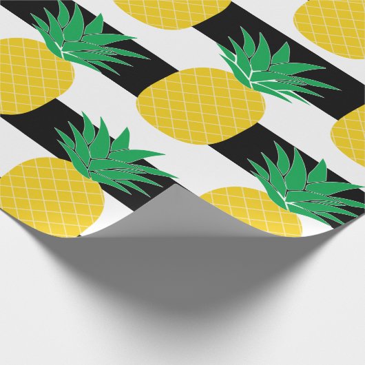 Tropisch met zwarte en witte strepe ananas cadeaupapier (Hoek)