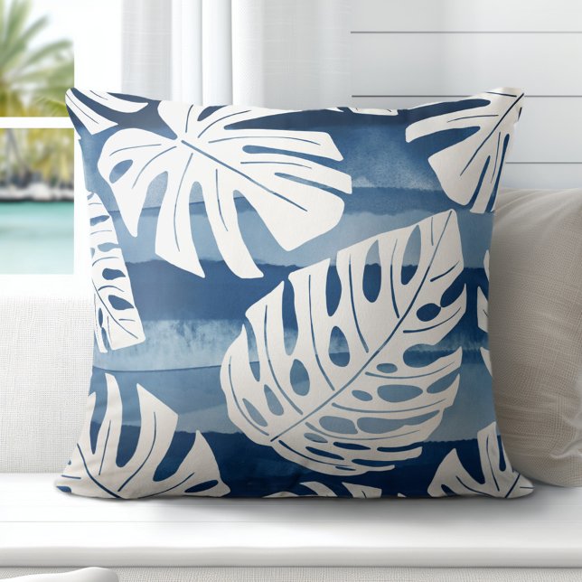 Tropisch modern blauw wit palmblad kussen (Elevate Your Décor: Discover our Elegant Coastal Throw Pillows in Blue & White)