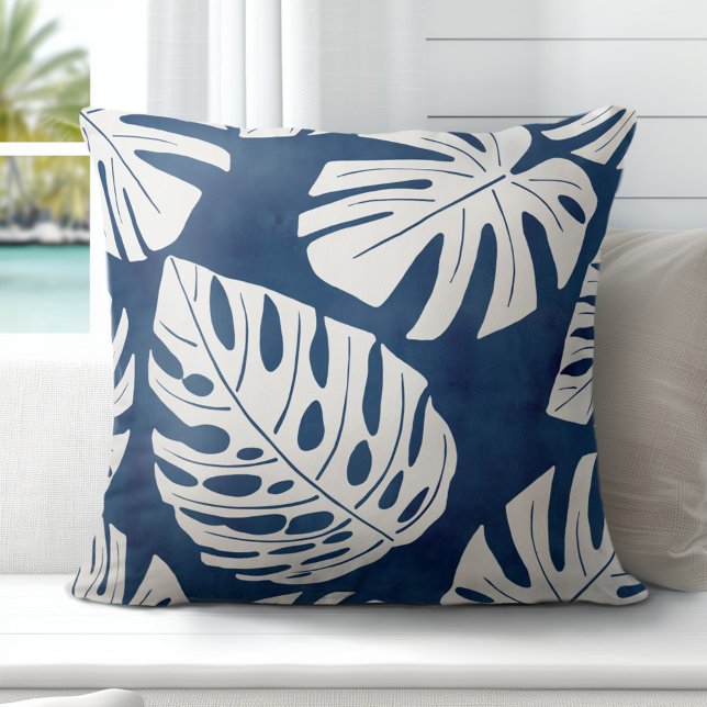 Tropisch modern blauw wit palmblad kussen (Discover Gorgeous Coastal Throw Pillows by Totally Coast.)
