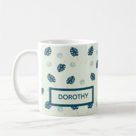 Tropisch monstera laat monogram op blauw koffiemok