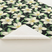 Tropisch naadloos patroon witte bloemen groen blad sherpa deken (3/4)