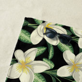 Tropisch naadloos patroon witte bloemen groen blad strandlaken (In situ)