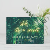 Tropisch palm groene neonscript verrassingsverjaar save the date (Staand voorkant)