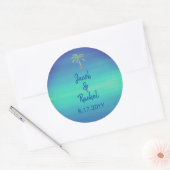Tropisch palm met blauwe blauwe groene strand Ocea Ronde Sticker (Envelop)