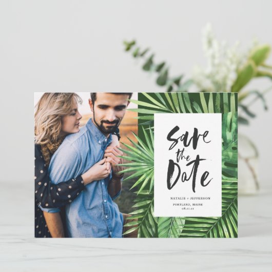 Tropisch palmblad en bladzijden voor schrijfpatron save the date (Staand voorkant)