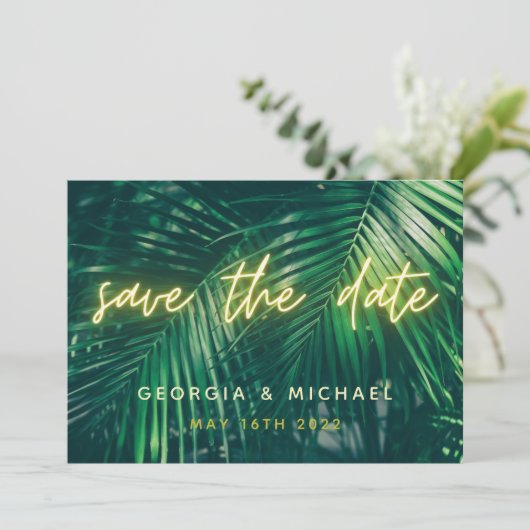 tropisch palmblad neon script moderne trendy save the date (Staand voorkant)