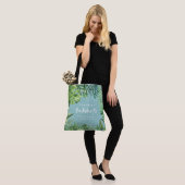 Tropisch palmblad & script bachelorette vakantie tote bag (Op model)