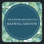 Tropisch palmverlof terug naar schoolboekje vierkante sticker<br><div class="desc">Label je rug naar schoolboeken met gepersonaliseerde tropische monstera palmbladeren stickers. Gebruik het veld sjabloon om aan te passen met jouw naam. Bezoek www.zazzle.com/dotellabelle Unieke kunst en design van Victoria Grigaliunas van Do Tell A Belle om het hele bijpassende thema te bekijken.</div>