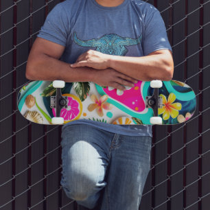 Tropisch paradijs met kleurrijke bloemen en fruit persoonlijk skateboard