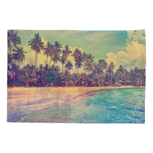 Tropisch paradijs: zee, hotel, strand. kussensloop (Achterkant)