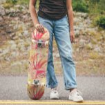 Tropisch paradise roze skateboard<br><div class="desc">Roze retro palet en een tropisch paradijspatroon</div>