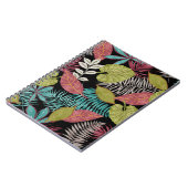 Tropisch patroon gemaakt met donkere achtergrond e notitieboek (Linkerzijde)