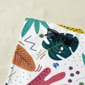 Tropisch patroon met kleurrijke bladeren strandlaken (In situ)