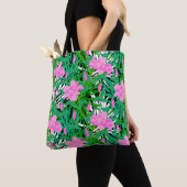 Tropisch patroon met Oerwouden bloemen Tote Bag (Dichtbij)