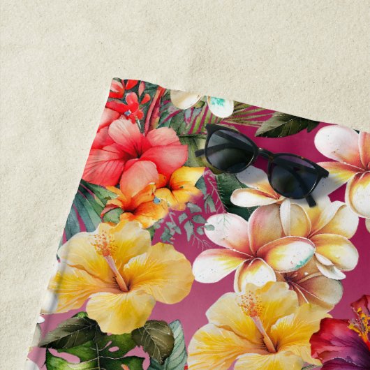 Tropisch Rood Wit Geel Sinaasappel Hibiscus Bloeme Strandlaken (In situ)