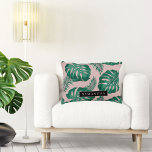 Tropisch roze en groen lederen patroon en naam accent kussen<br><div class="desc">Het Tropical Pink & Green Palm Leaves-patroon is een levendig en levendig ontwerp dat elementen van natuur en een tropische esthetiek bevat. Het patroon heeft weelderige palmbladeren in de tinten roze en groen, waardoor een opvallend contrast en een algemene opvallende verschijning wordt gecreëerd. Over het algemeen is het Tropical Pink...</div>