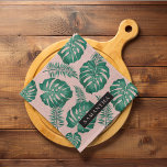 Tropisch roze en groen lederen patroon en naam theedoek<br><div class="desc">Het Tropical Pink & Green Palm Leaves-patroon is een levendig en levendig ontwerp dat elementen van natuur en een tropische esthetiek bevat. Het patroon heeft weelderige palmbladeren in de tinten roze en groen, waardoor een opvallend contrast en een algemene opvallende verschijning wordt gecreëerd. Over het algemeen is het Tropical Pink...</div>