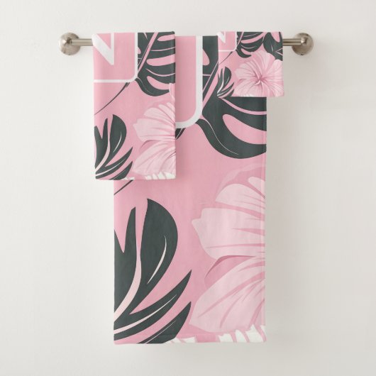 Tropisch roze Hibiscus gepersonaliseerd Monogram Bad Handdoek (Insitu)