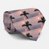 Tropisch roze zonnestelsel en palm stropdas (Opgerold)
