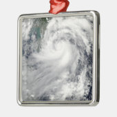 Tropisch Storm Chanthu Metalen Ornament (Links)