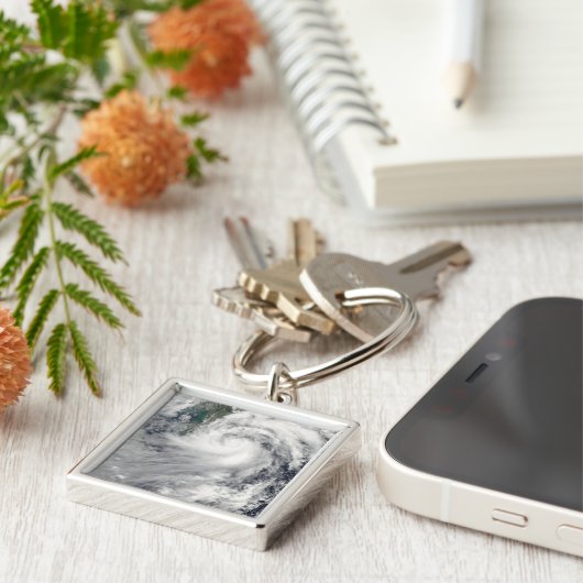 Tropisch Storm Chanthu Sleutelhanger (Zijkant)