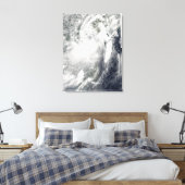 Tropisch storm Conson nadert Vietnam Canvas Afdruk (Insitu (Slaapkamer))