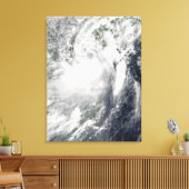 Tropisch storm Conson nadert Vietnam Canvas Afdruk (Insitu (Woonkamer))