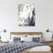 Tropisch storm Conson nadert Vietnam Canvas Afdruk (Insitu (Slaapkamer))