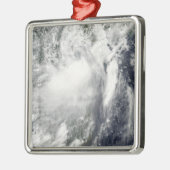 Tropisch storm Conson nadert Vietnam Metalen Ornament (Links)