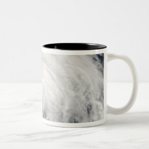 Tropisch Storm Ele in het centrale deel van de Sti Tweekleurige Koffiemok