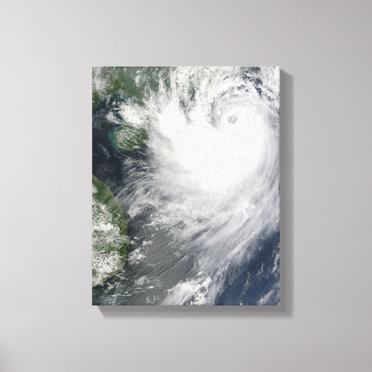 Tropisch Storm Koppu naburend landval Canvas Afdruk (Voorkant)