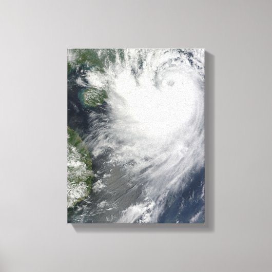 Tropisch Storm Koppu naburend landval Canvas Afdruk (Voorkant)