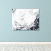 Tropisch Storm Nida zuidoosten Kadena Canvas Afdruk (Insitu (Houten vloer))