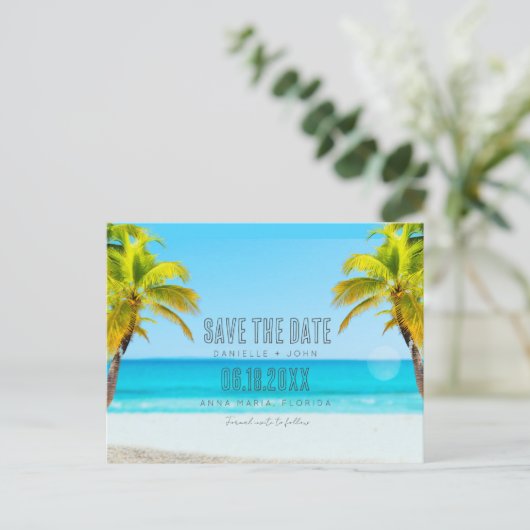 Tropisch strand bruiloft slaat de datum op aankondigingskaart (Staand voorkant)