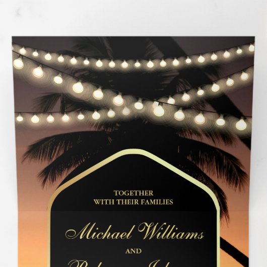 Tropisch strand Dark Sunset String Lights bruiloft Drieluik Uitnodiging (Binnenzijde eerst)