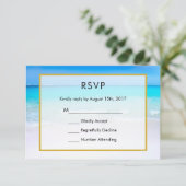 Tropisch strand met een Turquoise Zee Wedding RSVP Kaartje (Staand voorkant)