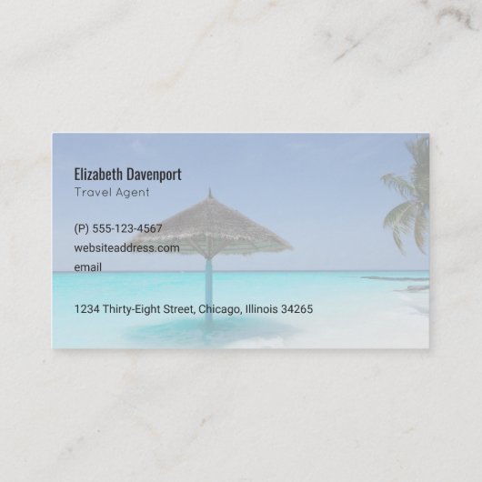 Tropisch strand met rieten paraplu reizen visitekaartje (Achterkant)