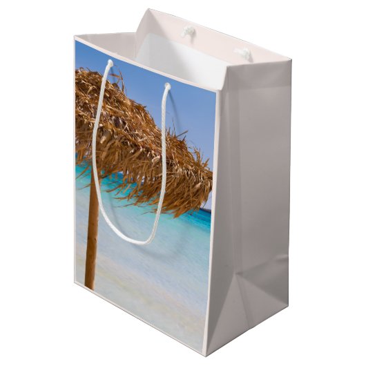 Tropisch strand met rieten parasol medium cadeauzakje (Voorkant Gekanteld)