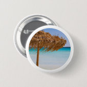 Tropisch strand met rieten parasol ronde button 5,7 cm (Voorkant /achterkant)