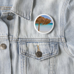 Tropisch strand met rieten parasol ronde button 5,7 cm