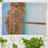 Tropisch strand met rieten parasol theedoek (Gevouwen)