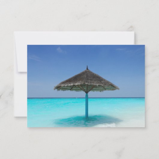 Tropisch strand met Thatched Umbrella Wedding RSVP (Achterkant)