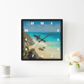 Tropisch strand met wind geveegd palmbomen vierkante klok (Huis)