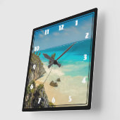 Tropisch strand met wind geveegd palmbomen vierkante klok (Hoek)