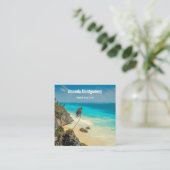 Tropisch strand met wind geveegd palmbomen vierkante visitekaartje (Staand voorkant)