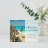 Tropisch strand met wind geveegd palmen verjaardag uitnodiging briefkaart (Staand voorkant)