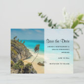 Tropisch strand met wind geveegde bomen save the date (Staand voorkant)