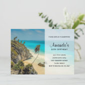 Tropisch strand met wind geveegde bomen Verjaardag Kaart (Staand voorkant)